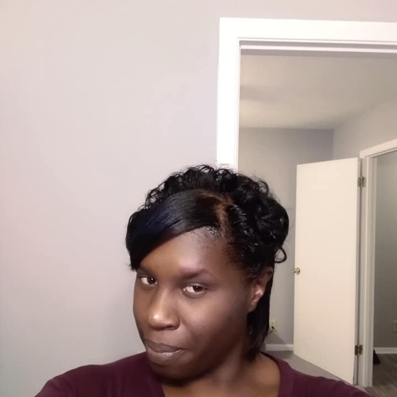 Meet your Posher, Devona - Picture 1 of 1